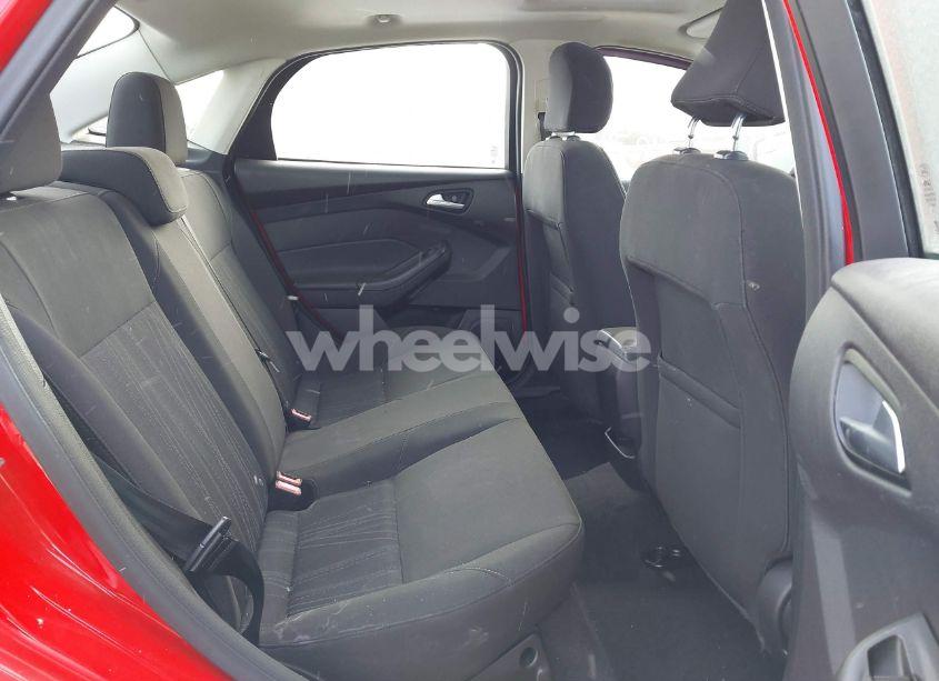Photo 8 of 2015 Ford Focus SE (VIN 1FADP3F22FL203444)