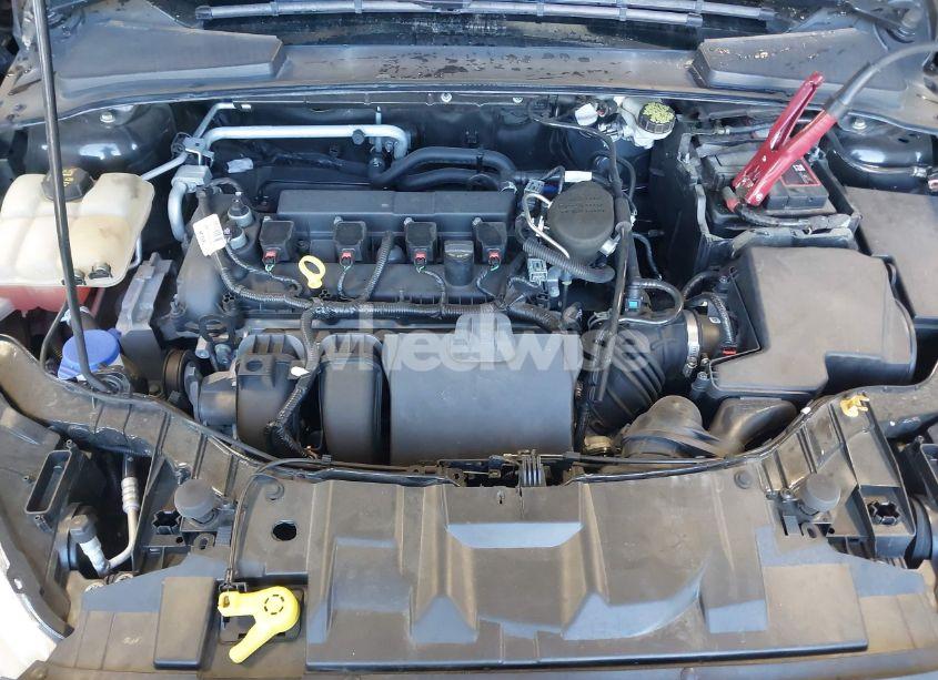 Photo 10 of 2015 Ford Focus SE (VIN 1FADP3F22FL211401)