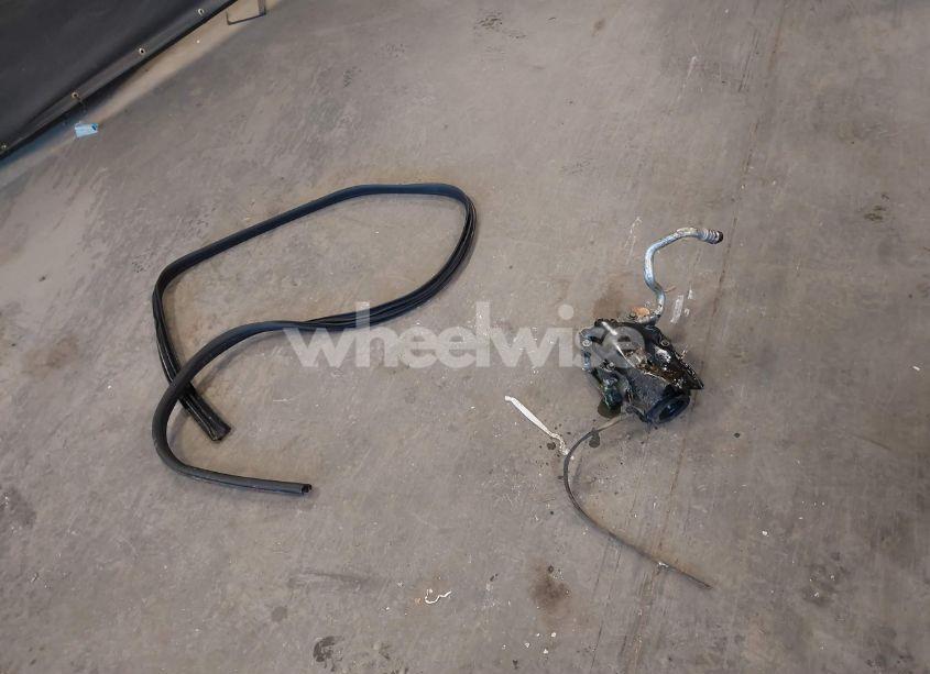 Photo 12 of 2015 Ford Focus SE (VIN 1FADP3F22FL211401)