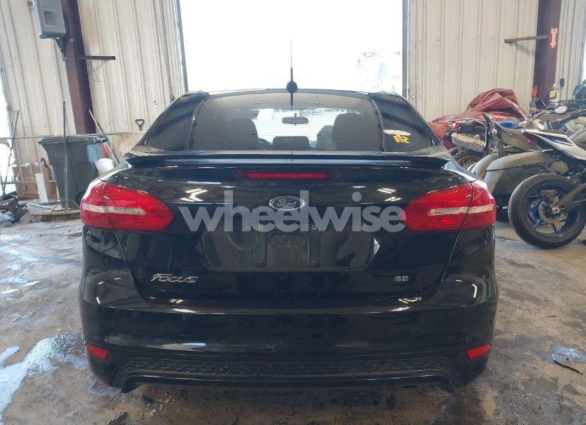 Photo 17 of 2015 Ford Focus SE (VIN 1FADP3F22FL211401)