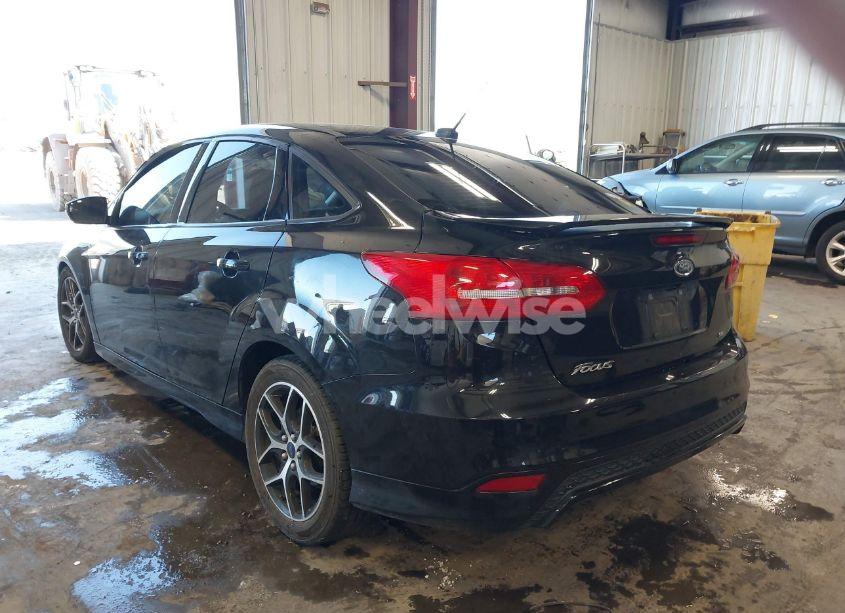Photo 3 of 2015 Ford Focus SE (VIN 1FADP3F22FL211401)