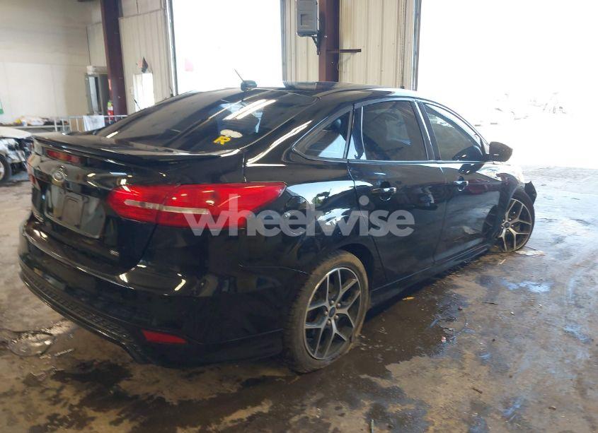 Photo 4 of 2015 Ford Focus SE (VIN 1FADP3F22FL211401)