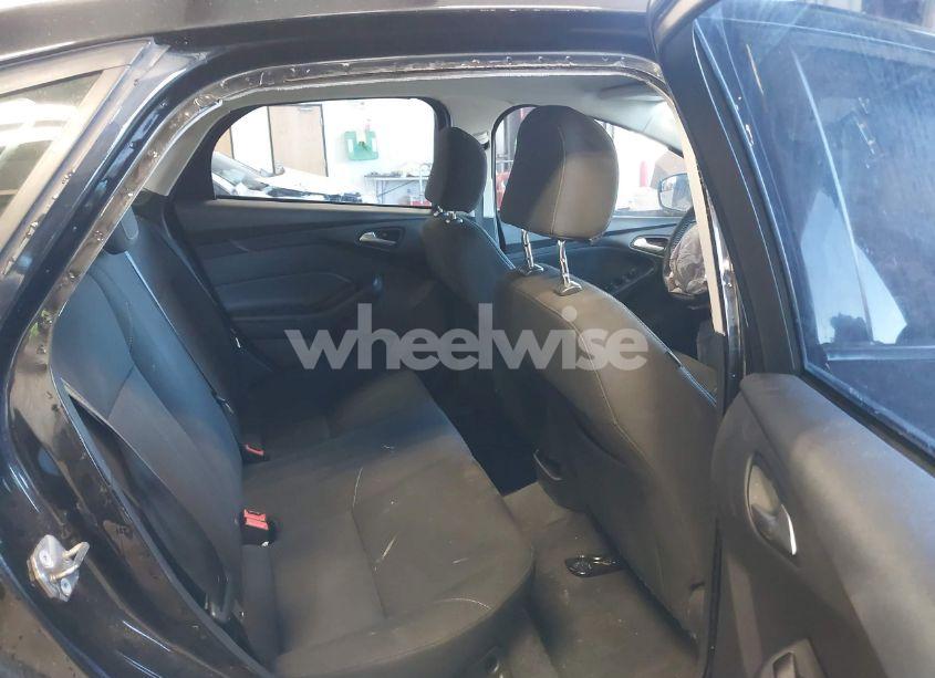 Photo 8 of 2015 Ford Focus SE (VIN 1FADP3F22FL211401)