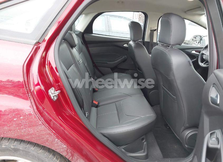 Photo 8 of 2015 Ford Focus SE (VIN 1FADP3F22FL229994)