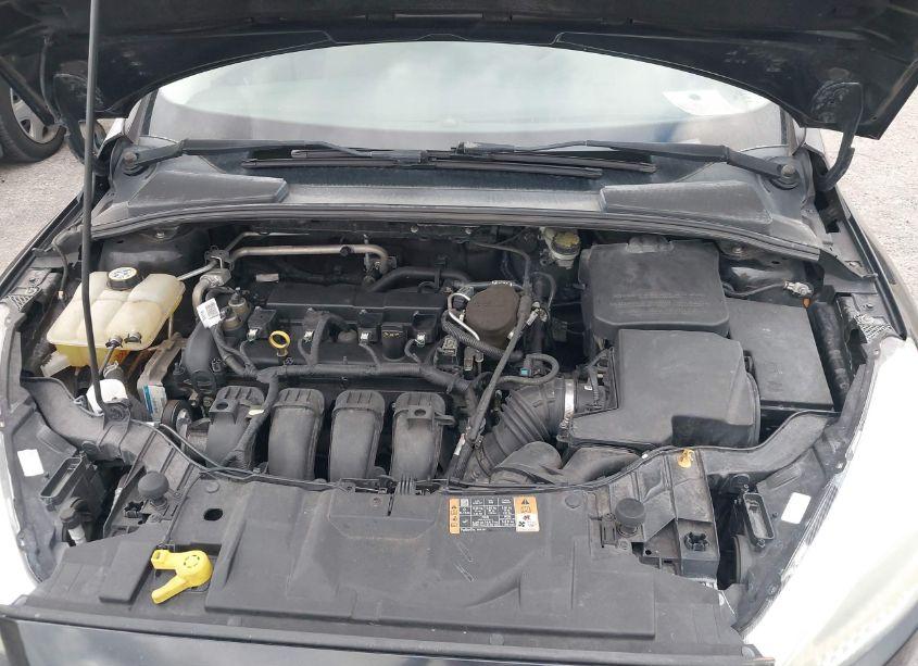 Photo 10 of 2015 Ford Focus SE (VIN 1FADP3F22FL259738)