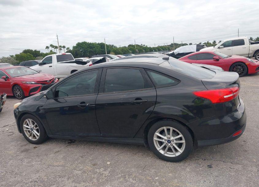 Photo 14 of 2015 Ford Focus SE (VIN 1FADP3F22FL259738)