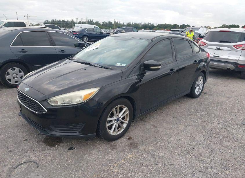 Photo 2 of 2015 Ford Focus SE (VIN 1FADP3F22FL259738)