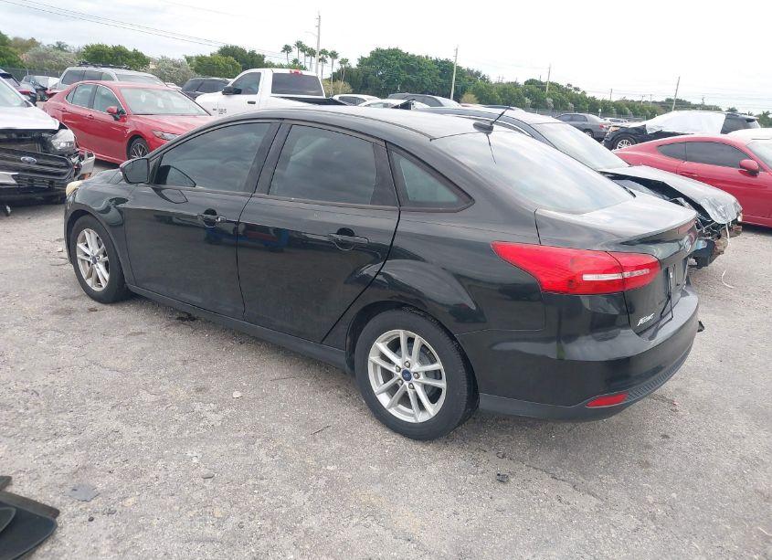 Photo 3 of 2015 Ford Focus SE (VIN 1FADP3F22FL259738)