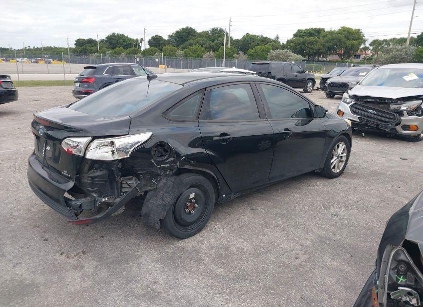 Photo 4 of 2015 Ford Focus SE (VIN 1FADP3F22FL259738)