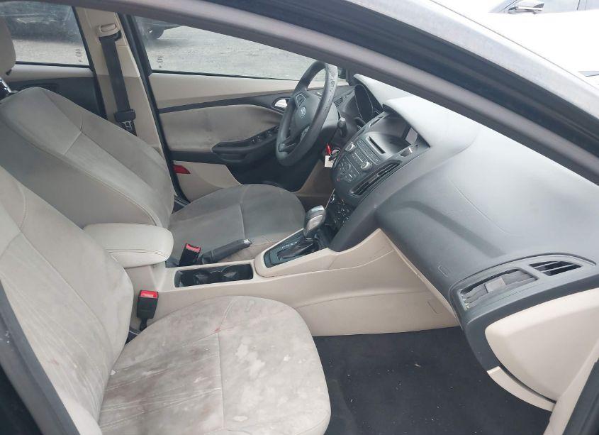 Photo 5 of 2015 Ford Focus SE (VIN 1FADP3F22FL259738)