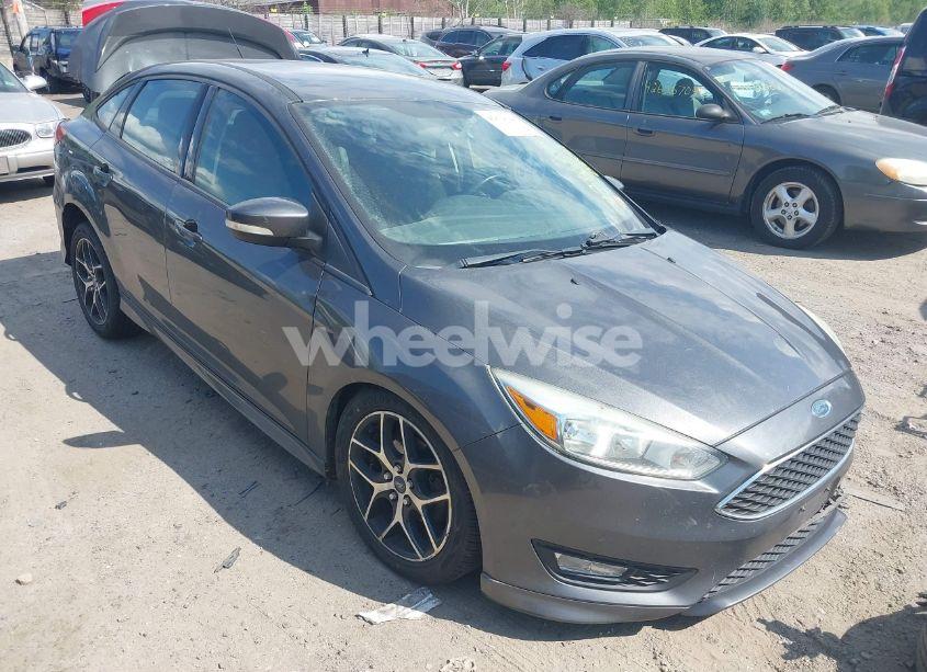 2015 Ford Focus SE (VIN 1FADP3F22FL259982) main photo