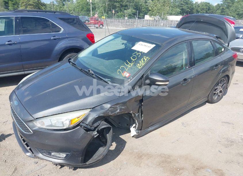 Photo 2 of 2015 Ford Focus SE (VIN 1FADP3F22FL259982)