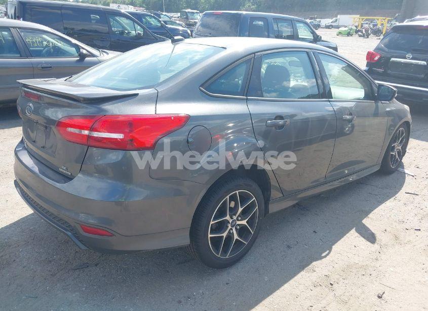 Photo 4 of 2015 Ford Focus SE (VIN 1FADP3F22FL259982)