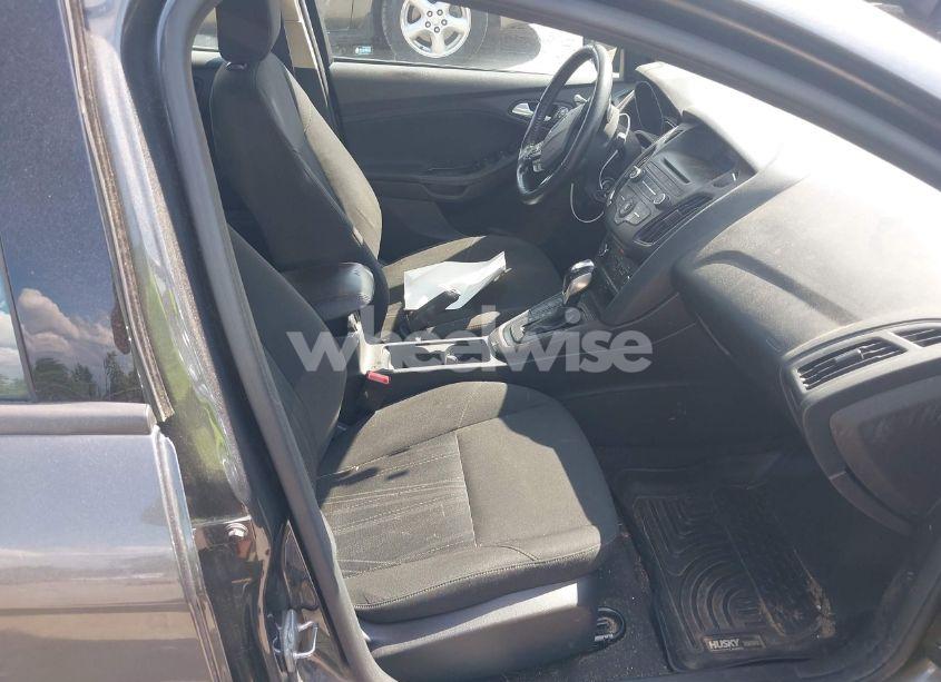 Photo 5 of 2015 Ford Focus SE (VIN 1FADP3F22FL259982)