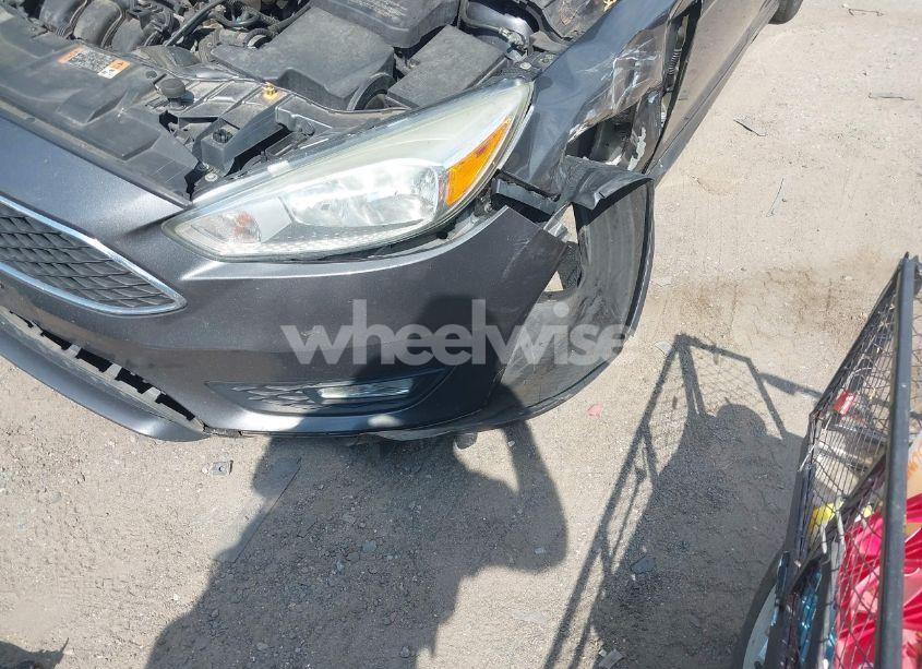 Photo 6 of 2015 Ford Focus SE (VIN 1FADP3F22FL259982)