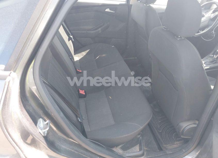 Photo 8 of 2015 Ford Focus SE (VIN 1FADP3F22FL259982)