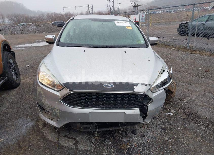 Photo 12 of 2015 Ford Focus SE (VIN 1FADP3F22FL260422)