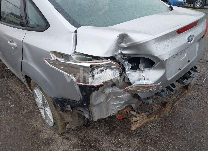 Photo 18 of 2015 Ford Focus SE (VIN 1FADP3F22FL260422)