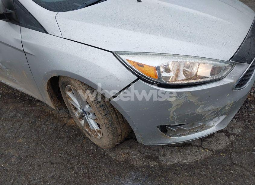 Photo 21 of 2015 Ford Focus SE (VIN 1FADP3F22FL260422)