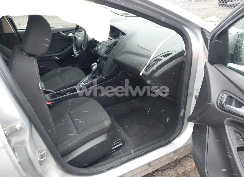 Photo 5 of 2015 Ford Focus SE (VIN 1FADP3F22FL260422)