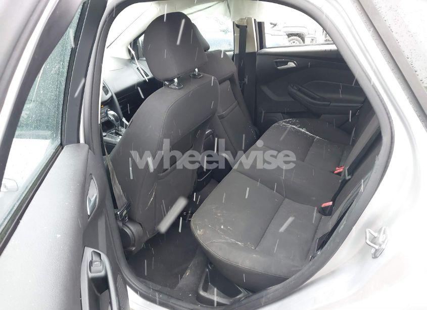 Photo 8 of 2015 Ford Focus SE (VIN 1FADP3F22FL260422)
