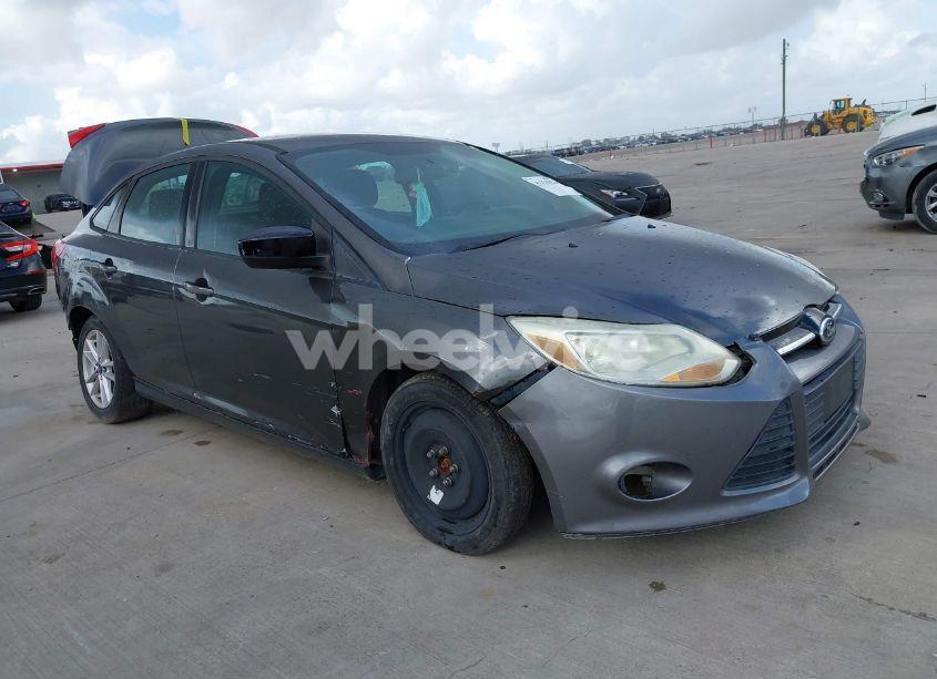 2015 Ford Focus SE (VIN 1FADP3F22FL270318) main photo
