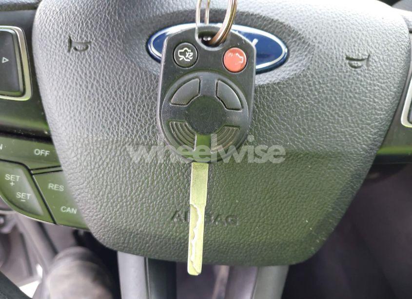 Photo 11 of 2015 Ford Focus SE (VIN 1FADP3F22FL270318)