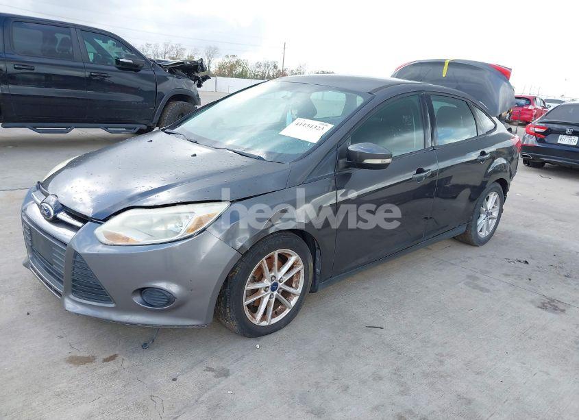 Photo 2 of 2015 Ford Focus SE (VIN 1FADP3F22FL270318)