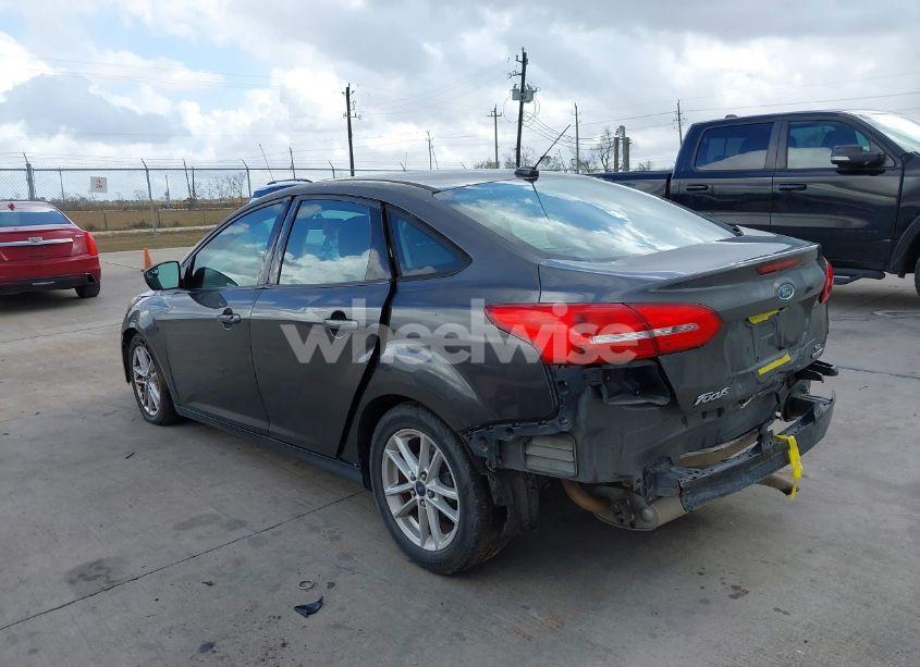 Photo 3 of 2015 Ford Focus SE (VIN 1FADP3F22FL270318)