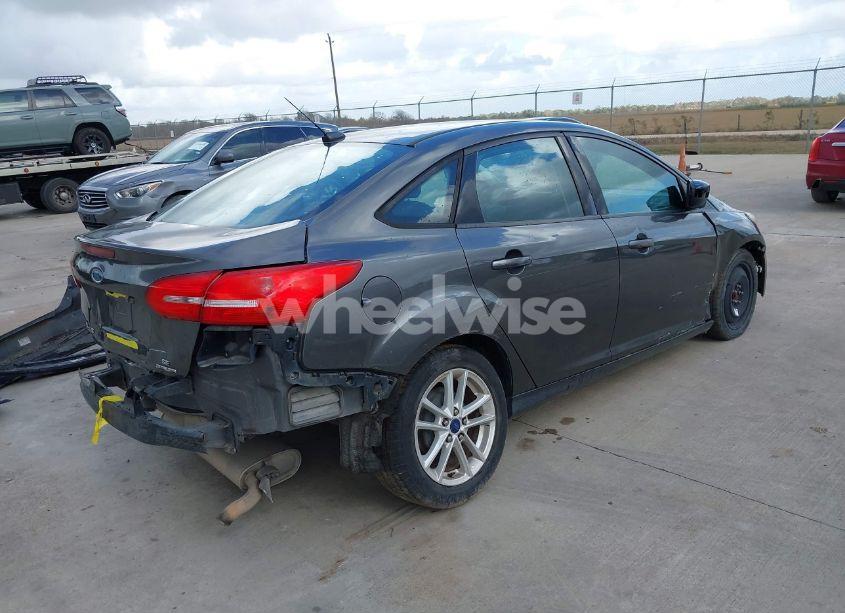 Photo 4 of 2015 Ford Focus SE (VIN 1FADP3F22FL270318)