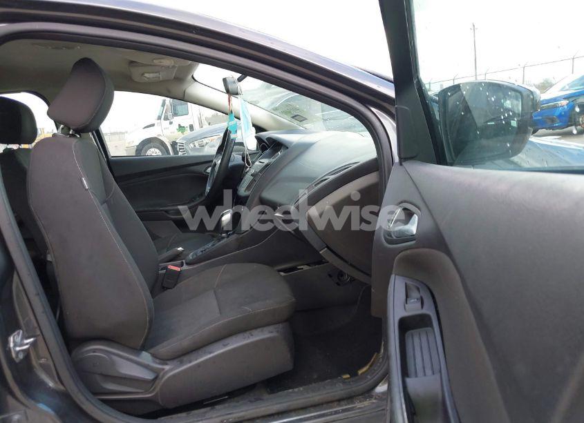 Photo 5 of 2015 Ford Focus SE (VIN 1FADP3F22FL270318)