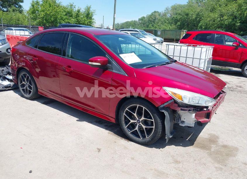 2015 Ford Focus SE (VIN 1FADP3F22FL275602) main photo