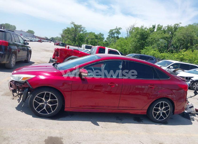 Photo 15 of 2015 Ford Focus SE (VIN 1FADP3F22FL275602)