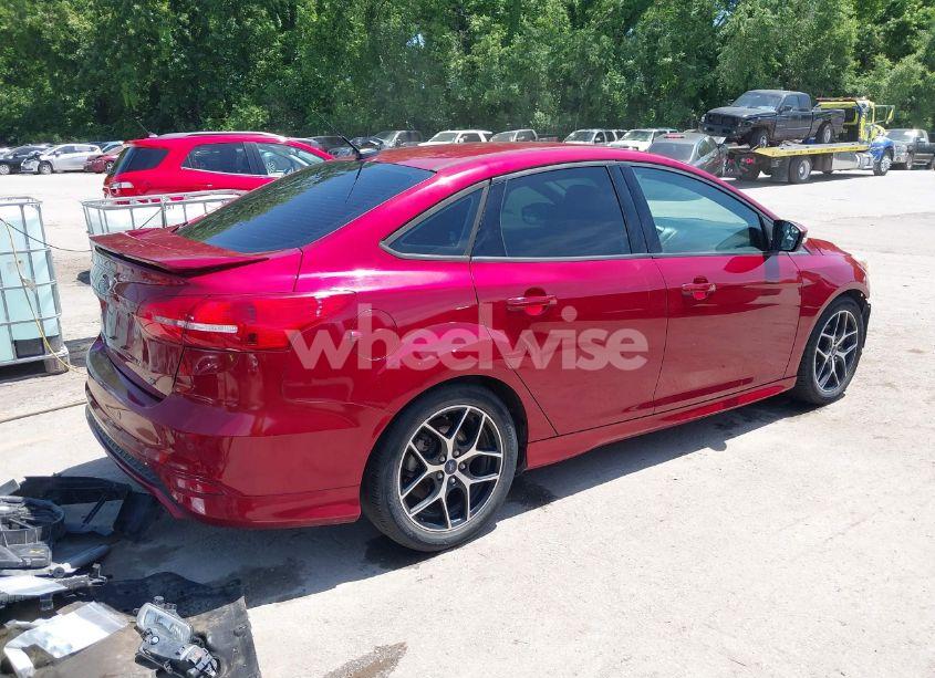 Photo 4 of 2015 Ford Focus SE (VIN 1FADP3F22FL275602)