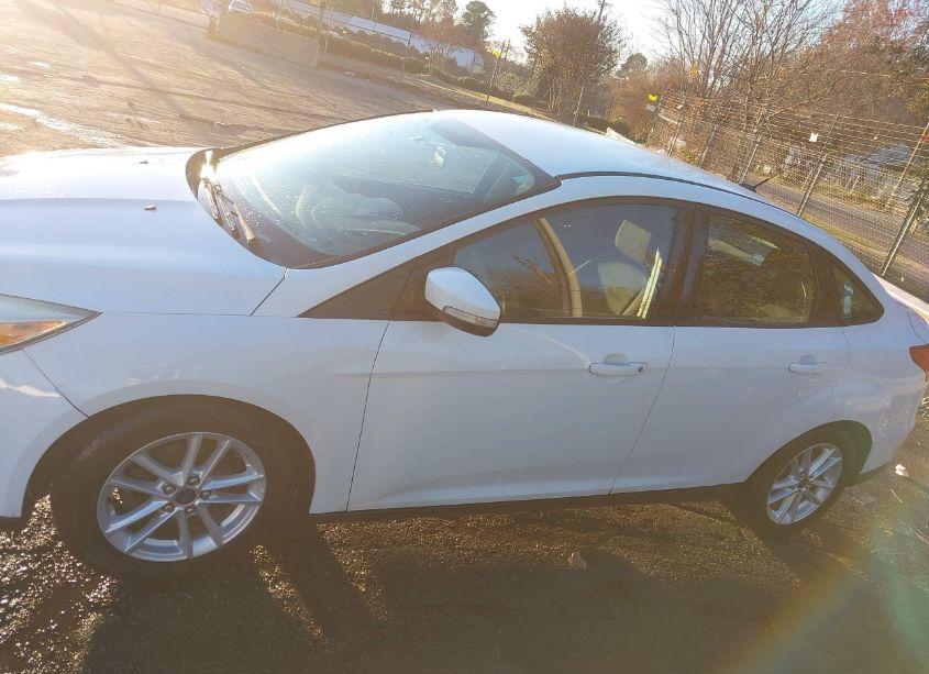 Photo 14 of 2015 Ford Focus SE (VIN 1FADP3F22FL282677)