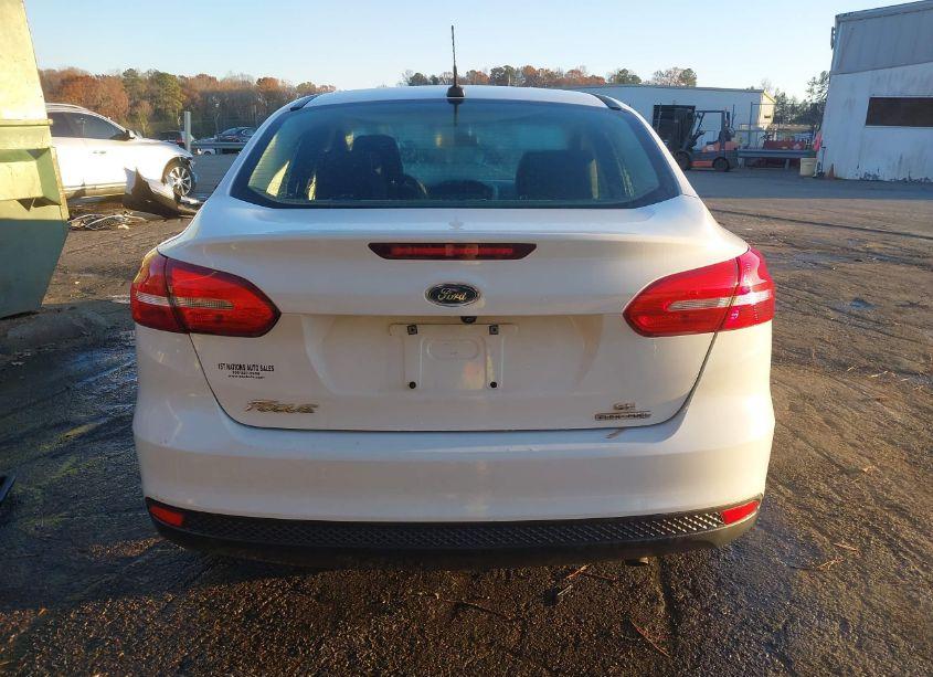 Photo 16 of 2015 Ford Focus SE (VIN 1FADP3F22FL282677)