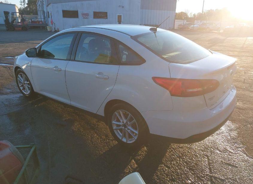 Photo 3 of 2015 Ford Focus SE (VIN 1FADP3F22FL282677)