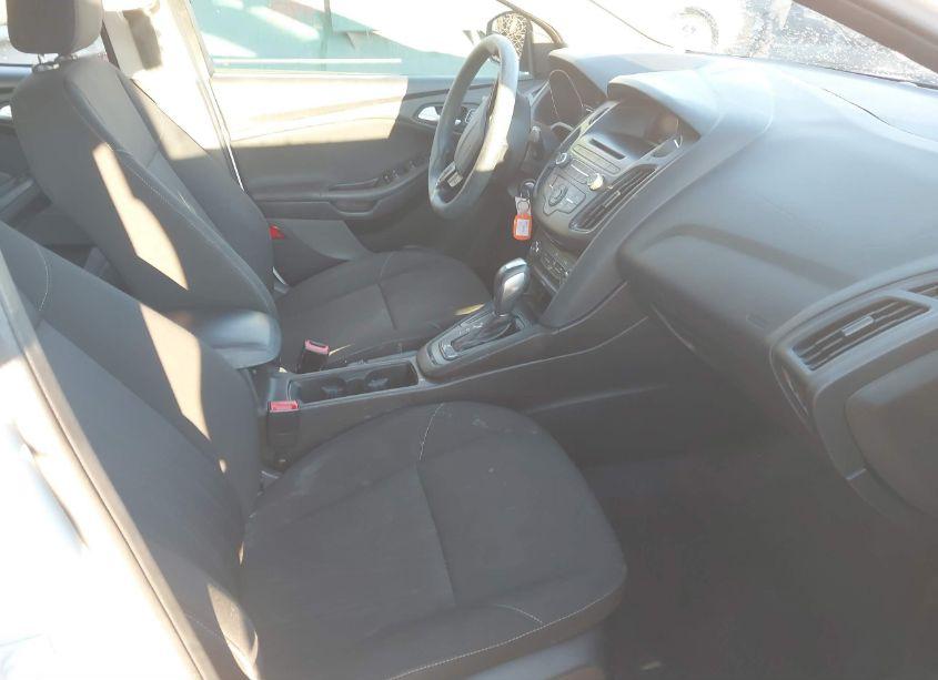 Photo 5 of 2015 Ford Focus SE (VIN 1FADP3F22FL282677)