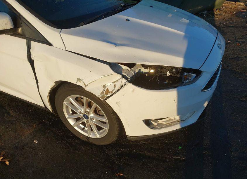 Photo 6 of 2015 Ford Focus SE (VIN 1FADP3F22FL282677)