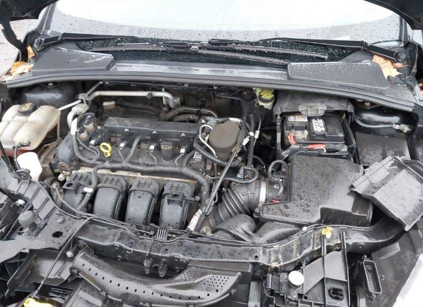 Photo 10 of 2015 Ford Focus SE (VIN 1FADP3F22FL291136)