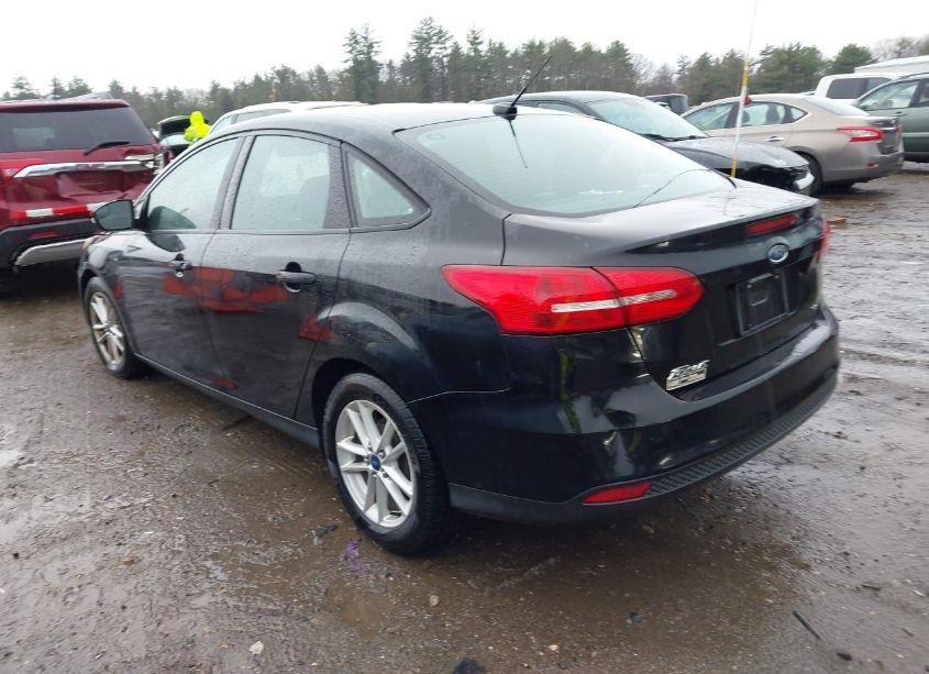 Photo 3 of 2015 Ford Focus SE (VIN 1FADP3F22FL291136)