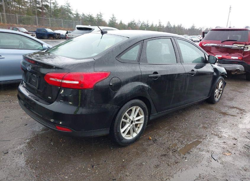 Photo 4 of 2015 Ford Focus SE (VIN 1FADP3F22FL291136)