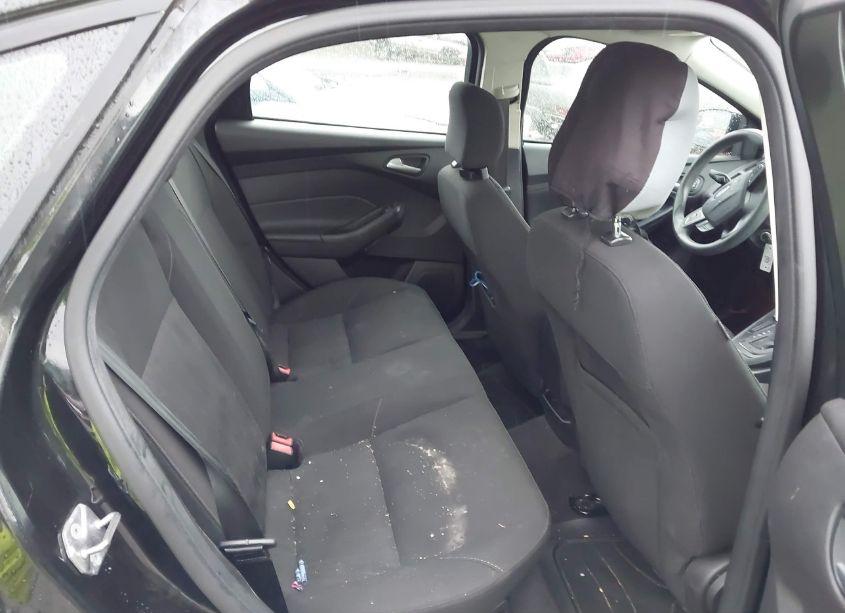 Photo 8 of 2015 Ford Focus SE (VIN 1FADP3F22FL291136)