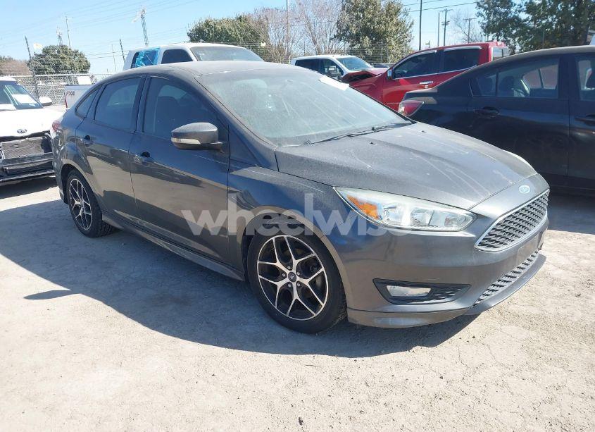 2015 Ford Focus SE (VIN 1FADP3F22FL299639) main photo