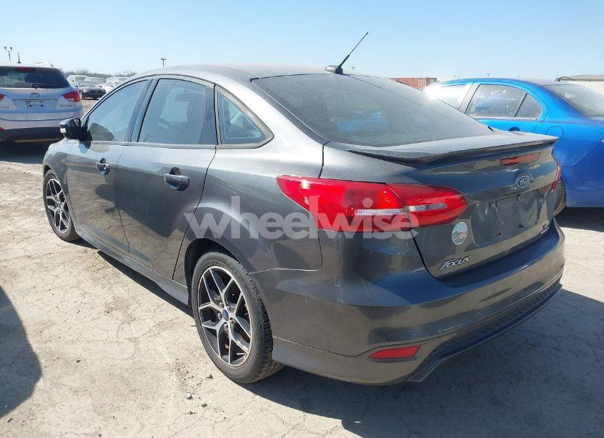 Photo 3 of 2015 Ford Focus SE (VIN 1FADP3F22FL299639)