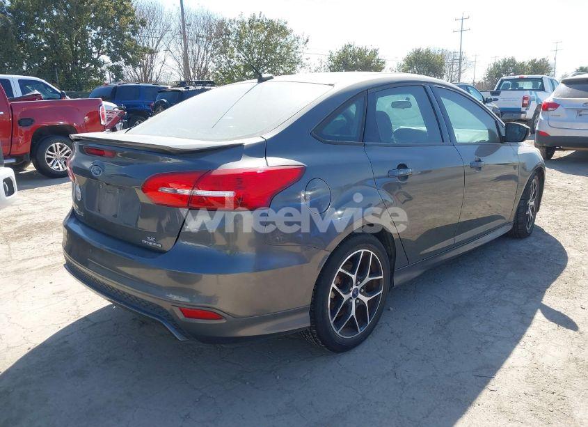Photo 4 of 2015 Ford Focus SE (VIN 1FADP3F22FL299639)