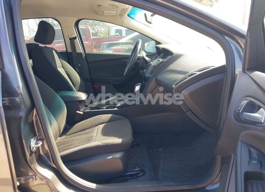 Photo 5 of 2015 Ford Focus SE (VIN 1FADP3F22FL299639)