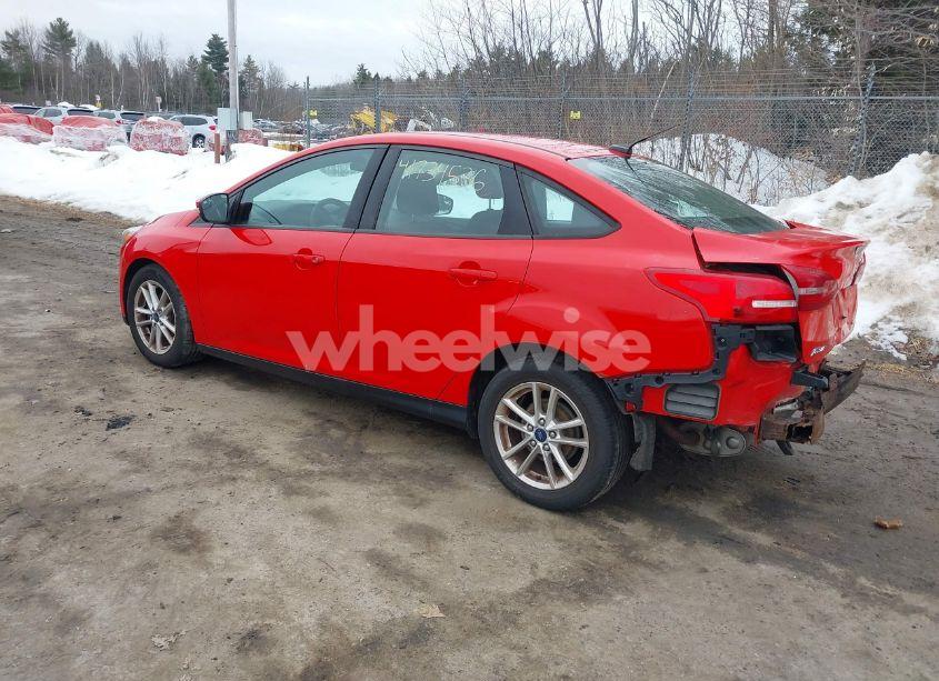 Photo 3 of 2015 Ford Focus SE (VIN 1FADP3F22FL317086)