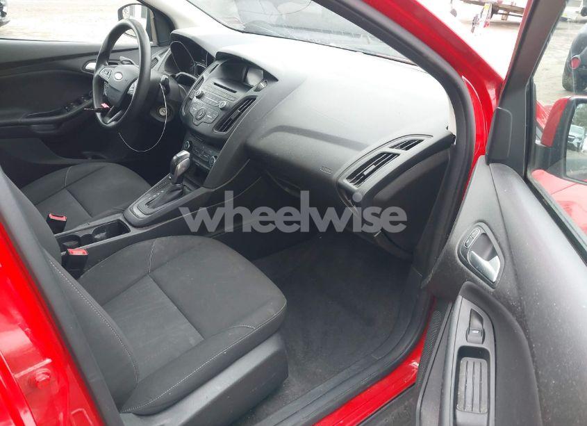 Photo 5 of 2015 Ford Focus SE (VIN 1FADP3F22FL317086)
