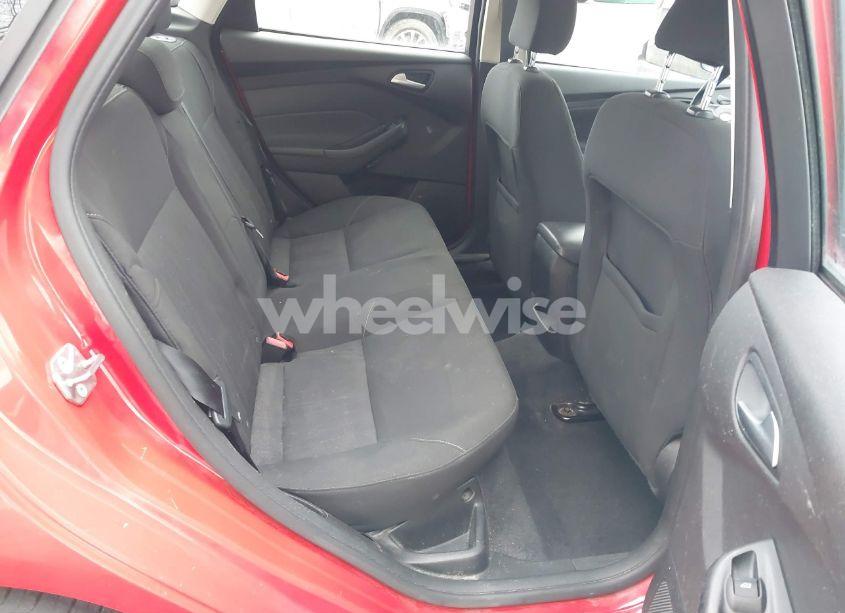 Photo 8 of 2015 Ford Focus SE (VIN 1FADP3F22FL317086)
